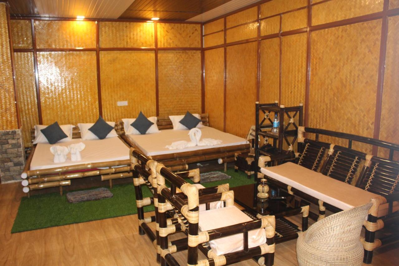 Tusker Tea County Hotel Chālsa Exterior foto